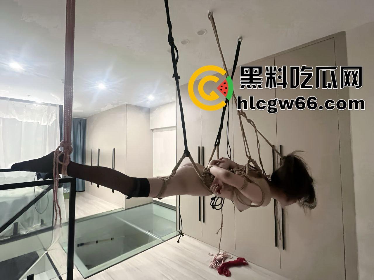 河北女大学生【孙可心】被金主爸爸保养随意玩弄,充分暴露m本性,人前露出,鞭子调教!-6