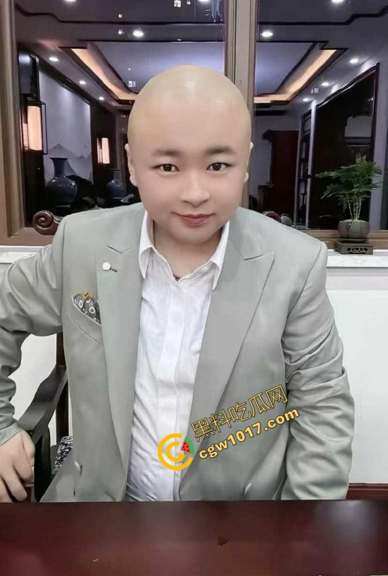 快手千万粉网红【老狗】惊爆丑闻:婚内出轨乱搞、KTV淫乱黑料满天飞!与爱徒【孙佳昕】狂欢,前妻直播爆猛料,裸露内幕掀波澜!-1