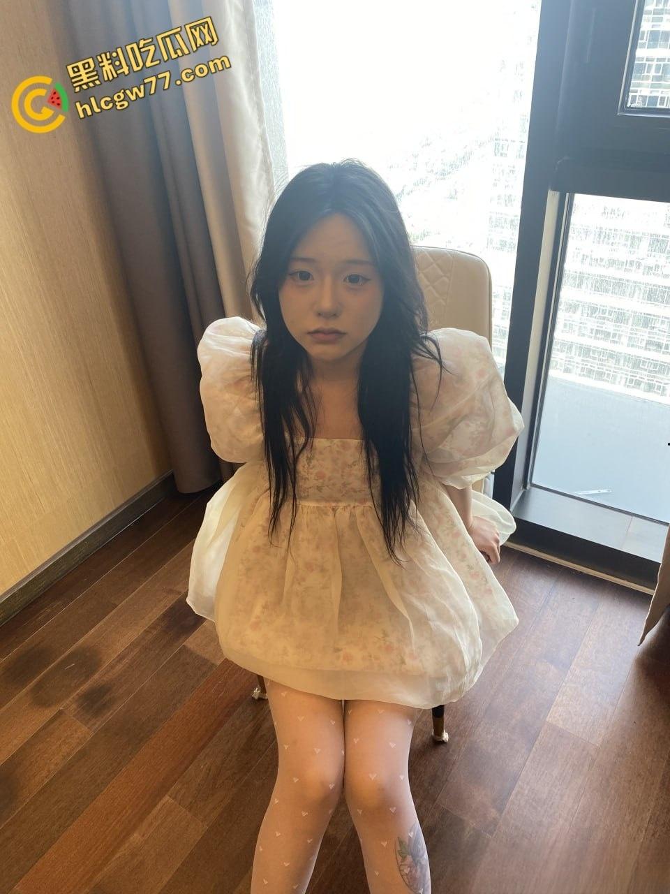 极品萝莉【林婉婉】白丝爆乳私拍，娇嫩粉逼撩爆宅男心，宅男夜夜沉沦的致命诱惑！-1