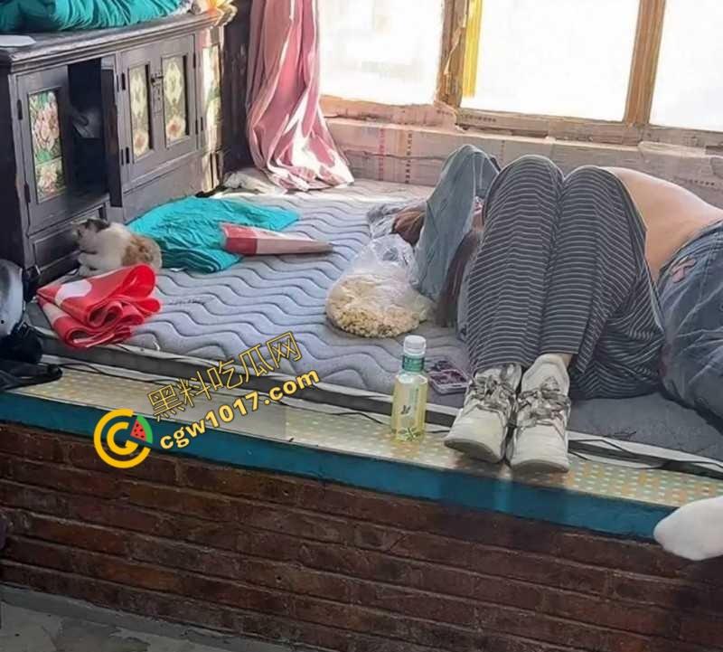 快手千万粉网红【老狗】惊爆丑闻:婚内出轨乱搞、KTV淫乱黑料满天飞!与爱徒【孙佳昕】狂欢,前妻直播爆猛料,裸露内幕掀波澜!-18