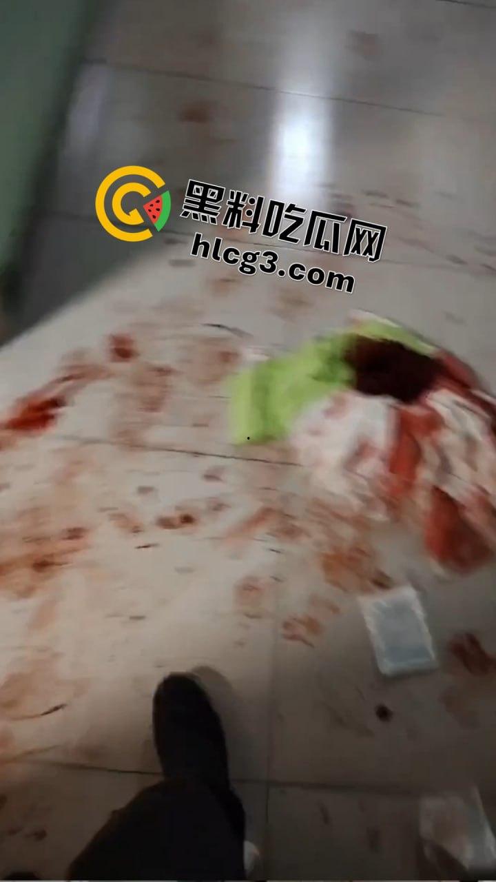 海州血腥夫妻打架现场曝光，门被干倒，血流成河，私密聊天记录全网疯传-15