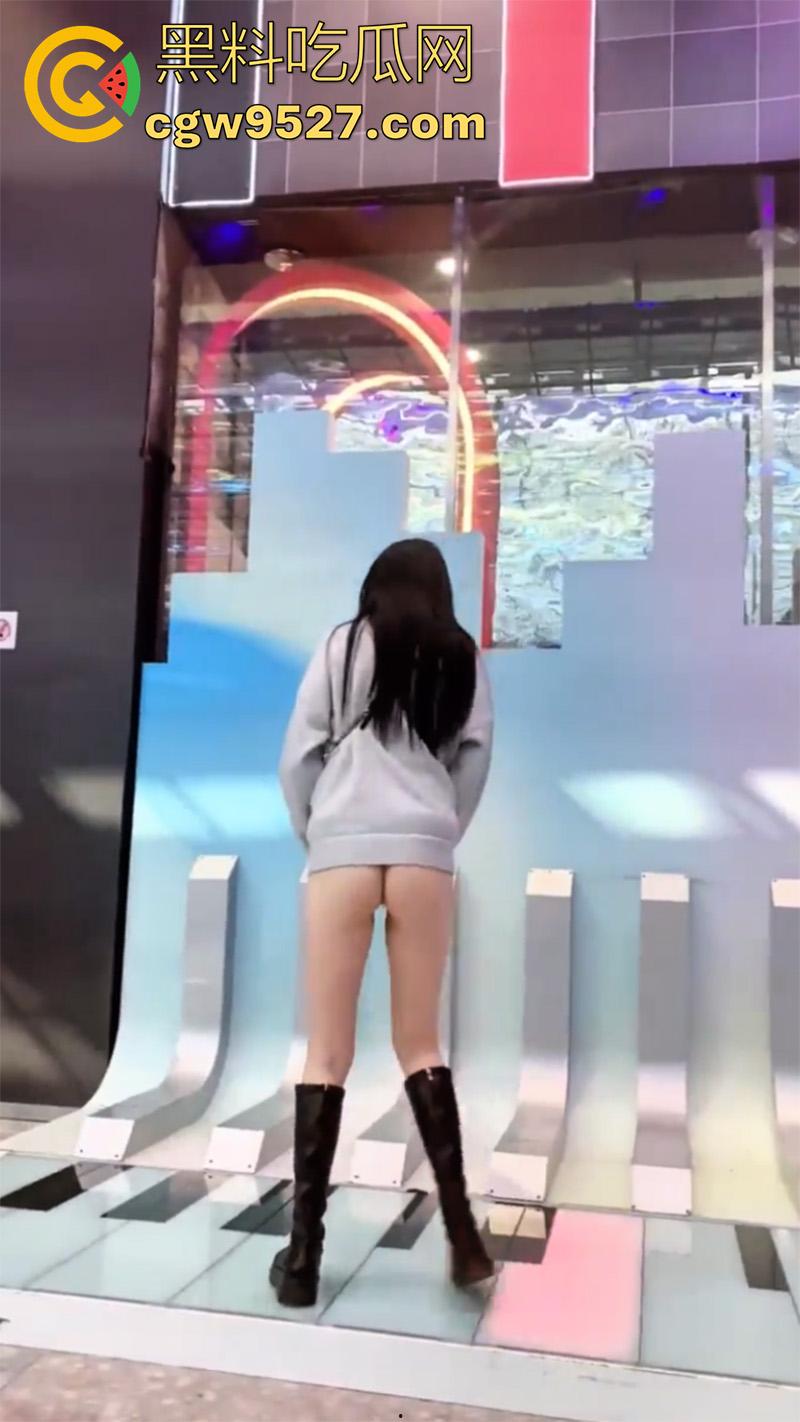 顶级长腿翘臀母狗【露娜000】，超爱露出的极品人妻少妇，美腿白嫩翘臀饱满，这身材真是无敌了啊！-9