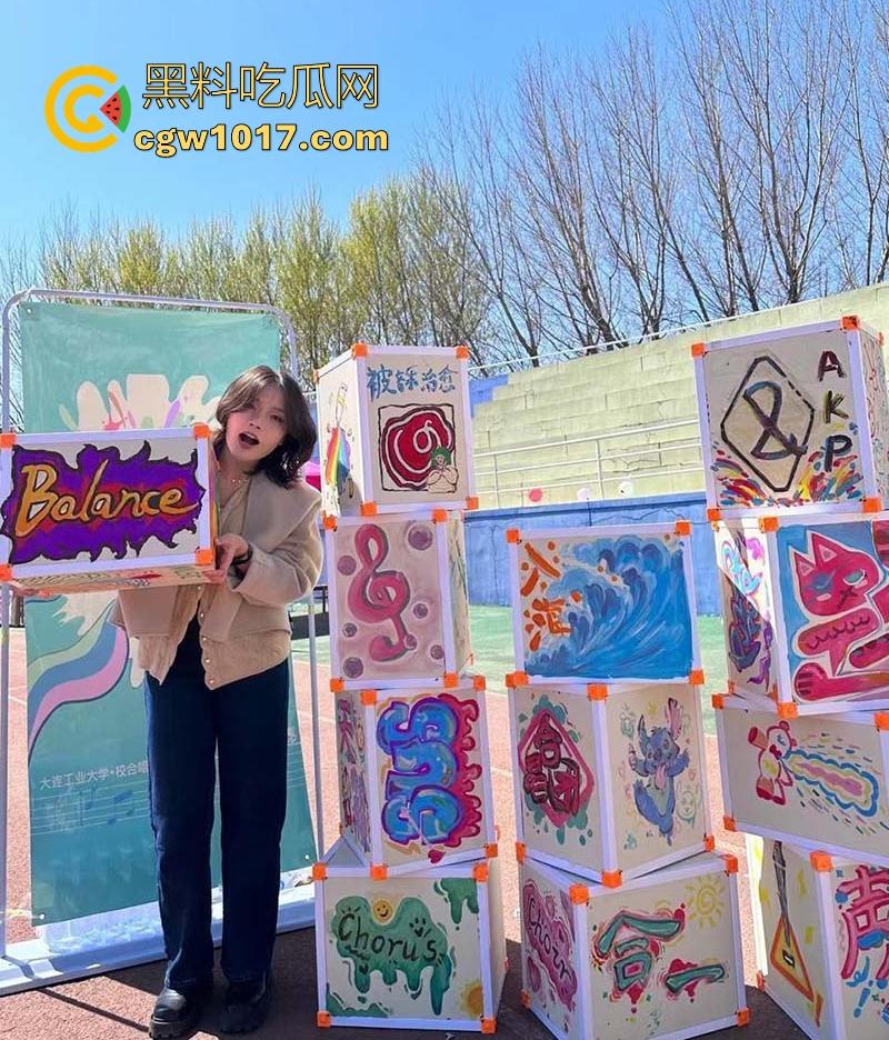 山东极品母狗【李雯琪】露脸被肏视频疯传,嫩穴夹到发音走调，男友抽插抽到她语无伦次狂叫求饶！-1