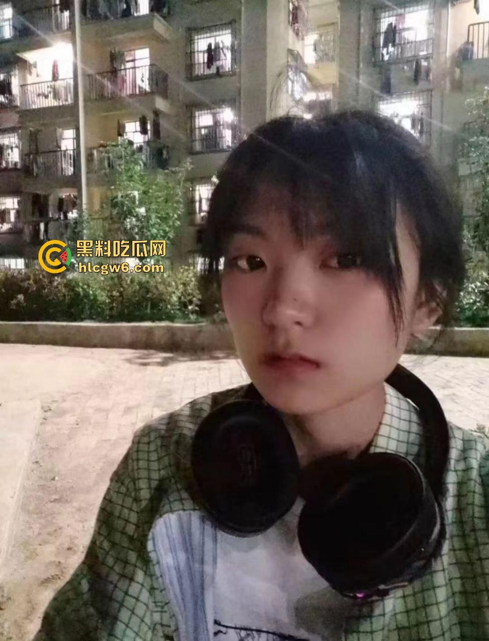 贵州财经大学商务英语大一学生【常雪】私密视频流出!想不到私下是巨乳白虎-2