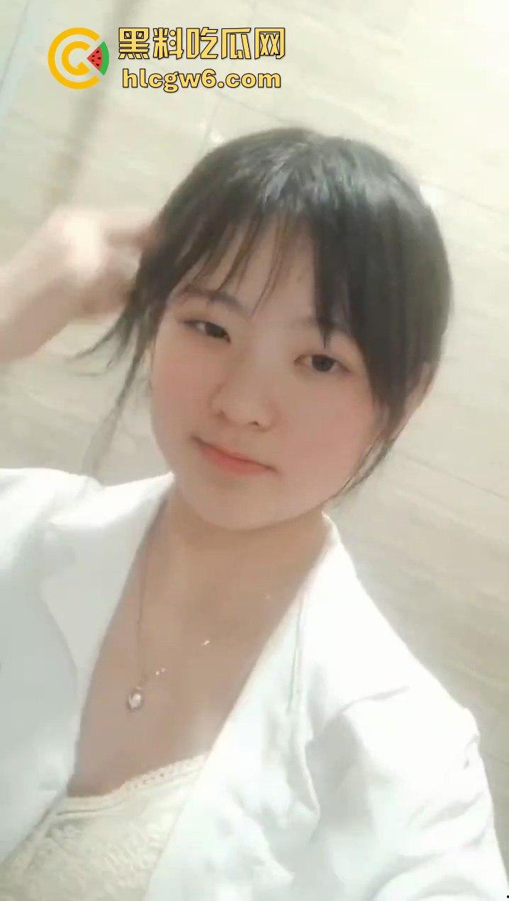 贵州财经大学商务英语大一学生【常雪】私密视频流出!想不到私下是巨乳白虎-5