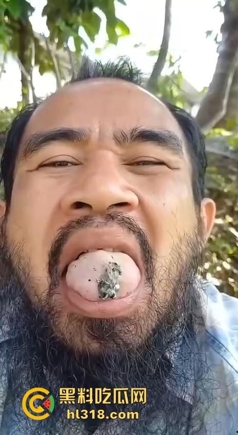 不是哥们毛毛虫也能吃的吗？这东西不是有毒！身体碰一下都全身红，你这舌头没事吧！-6