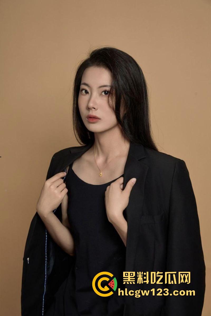 山东舞蹈老师【程一倩】失恋后放飞自我 穿着性感黑丝约炮 惨遭大屌猛男爆操彻底被征服 呻吟声酥骨令人脸红心跳！-1