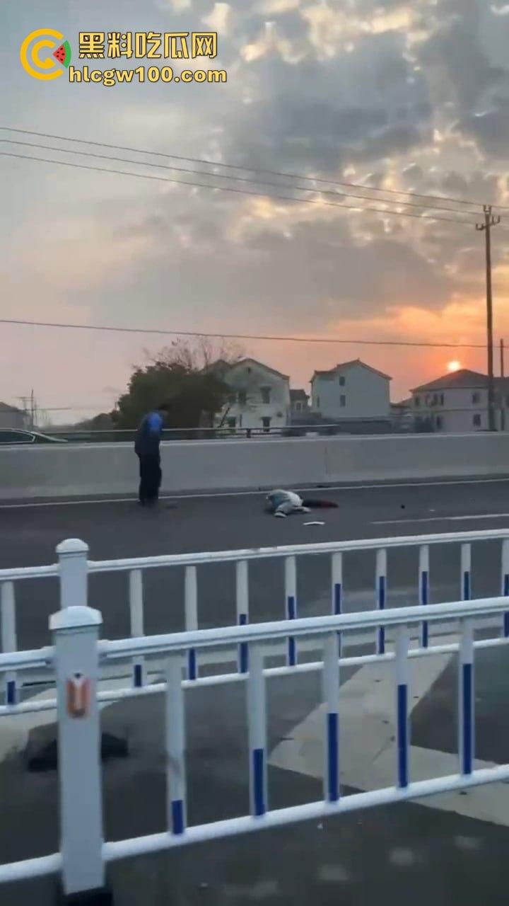 周西公路发生车祸，小米SU7撞倒三名上学孩子，公务员车主拘留仅一个月，家里关系硬就是可以为所欲为！-8