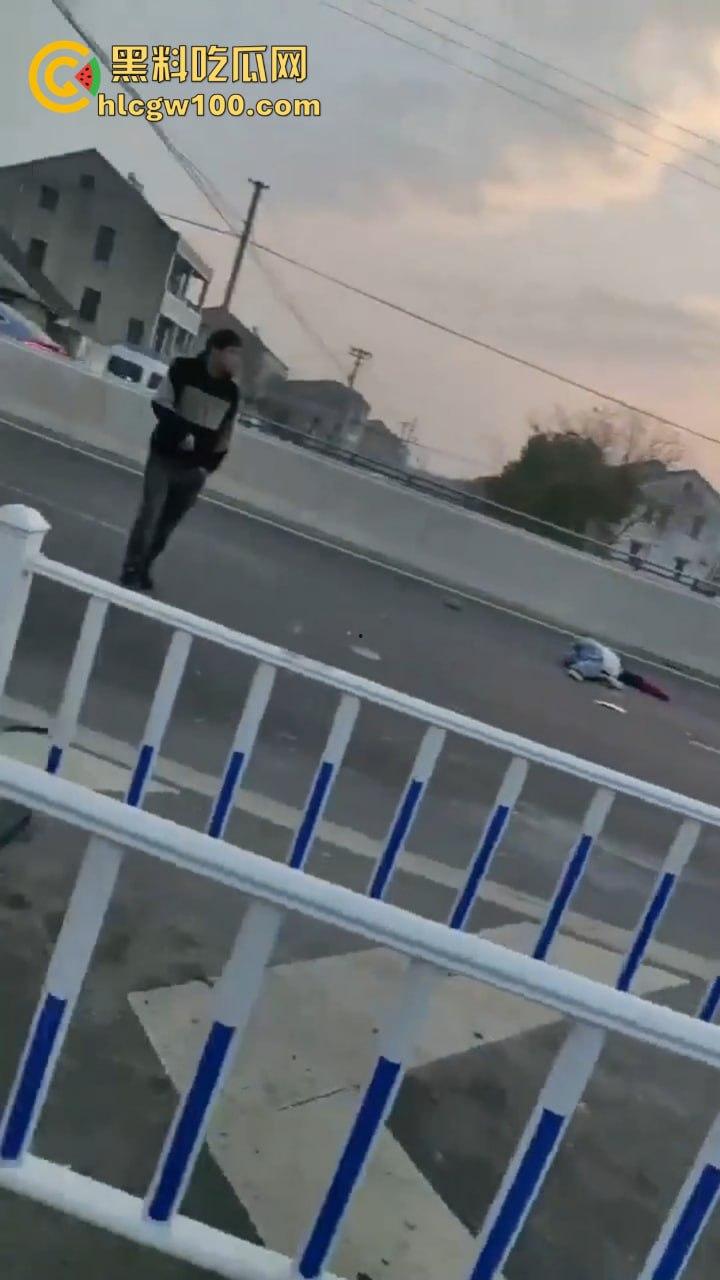 周西公路发生车祸，小米SU7撞倒三名上学孩子，公务员车主拘留仅一个月，家里关系硬就是可以为所欲为！-9