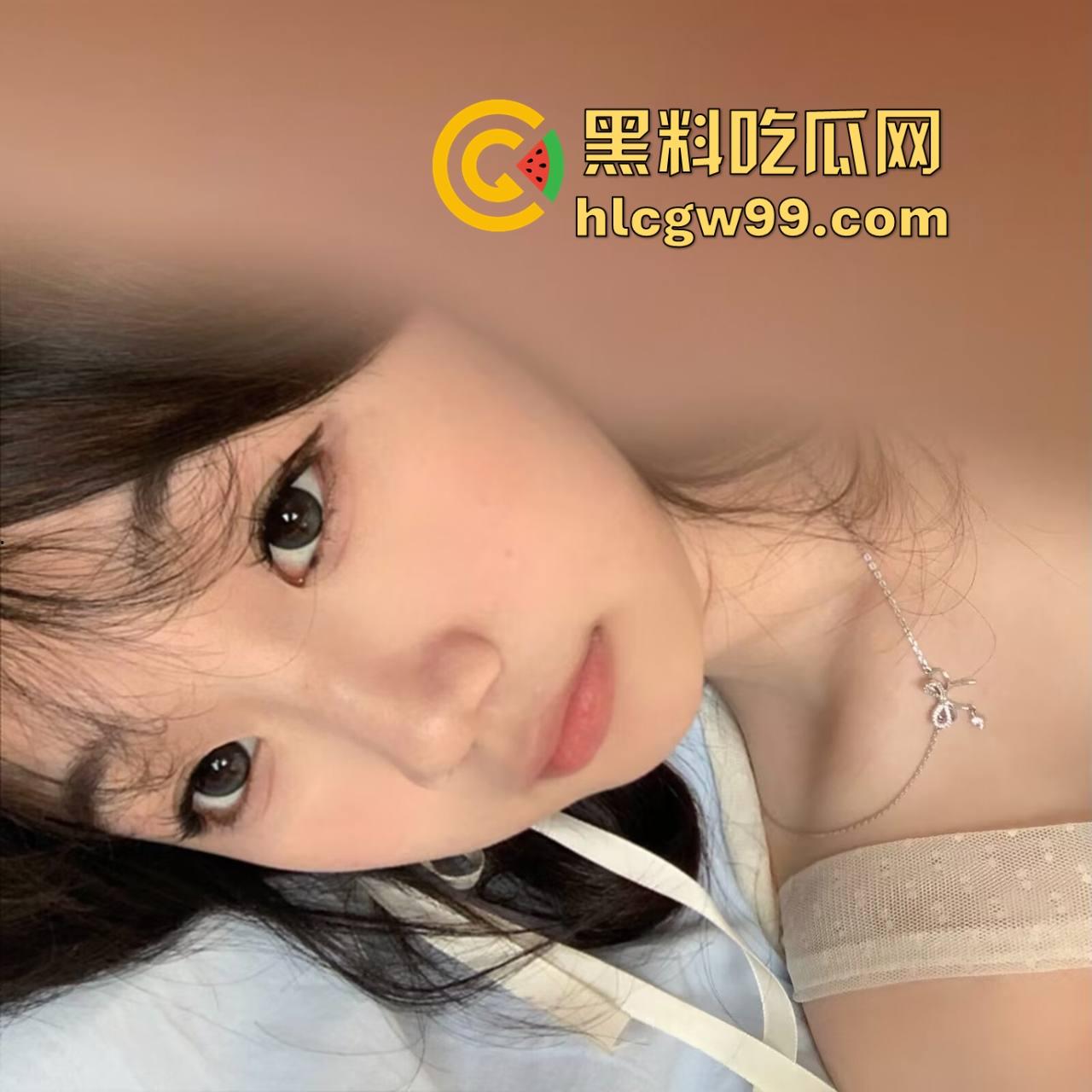 南京艺术学院23届骚母狗【孟青予】与男友交往一年却脚踏三船,微信撩遍全校,还勾搭校外五十岁老头!-4