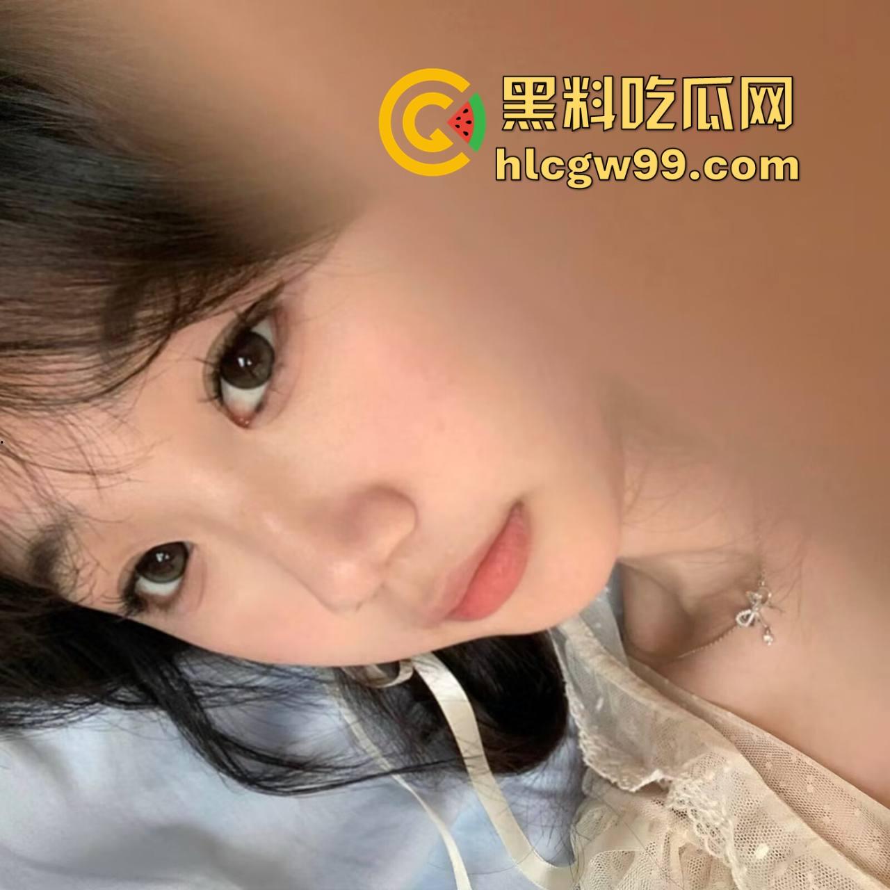 南京艺术学院23届骚母狗【孟青予】与男友交往一年却脚踏三船,微信撩遍全校,还勾搭校外五十岁老头!-5