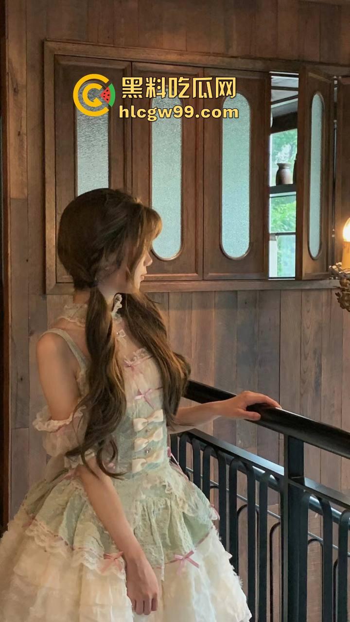 南京艺术学院23届骚母狗【孟青予】与男友交往一年却脚踏三船,微信撩遍全校,还勾搭校外五十岁老头!-6