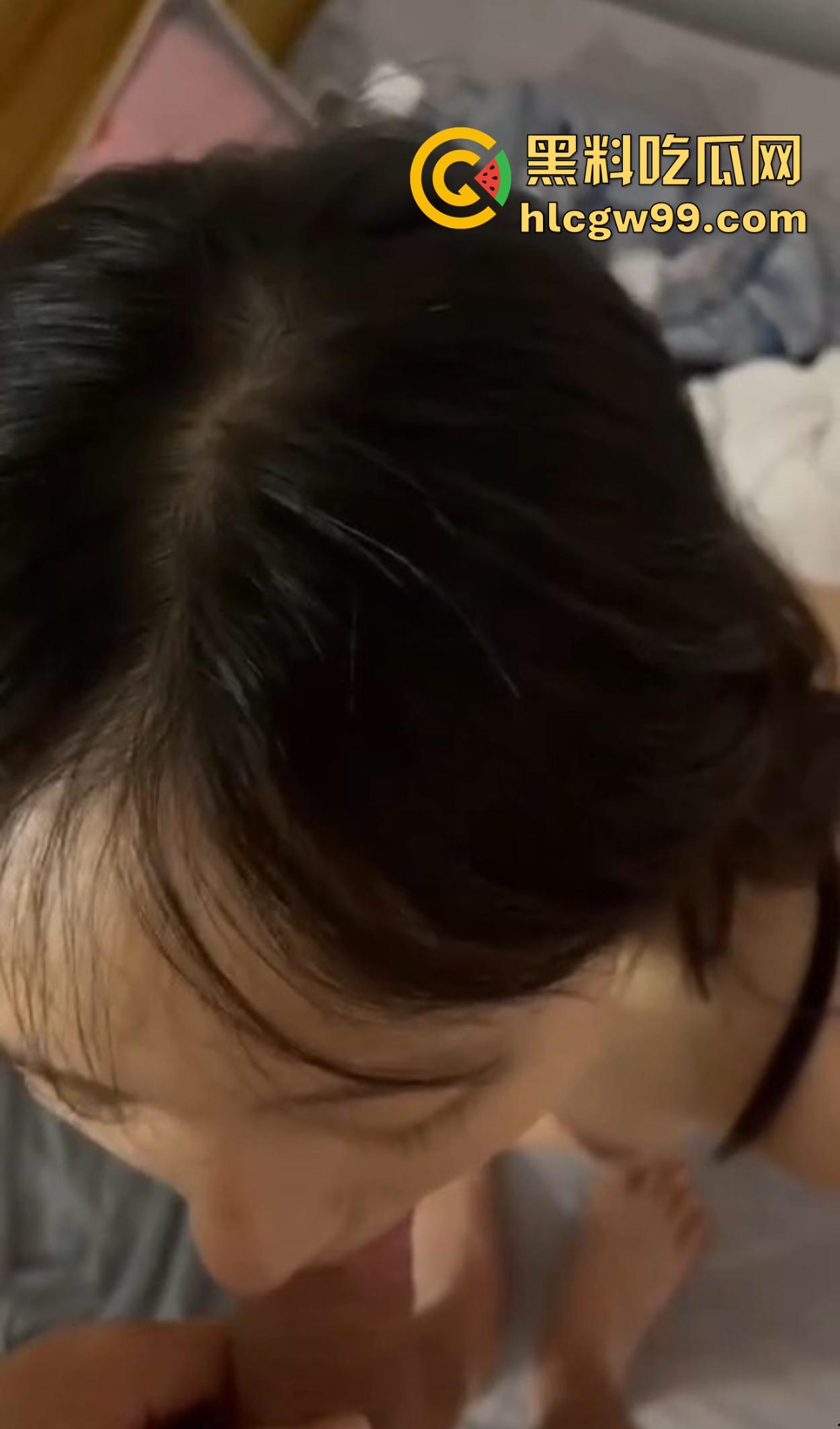 南京艺术学院23届骚母狗【孟青予】与男友交往一年却脚踏三船,微信撩遍全校,还勾搭校外五十岁老头!-8