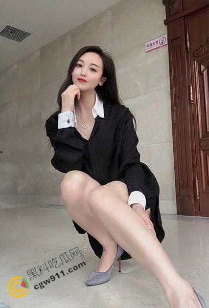 海角大神母子乱伦！出租房爆操美艳干妈的肥屁股，风韵犹存的熟女被干得高潮连连，疯狂夜晚壮烈爆发！-3