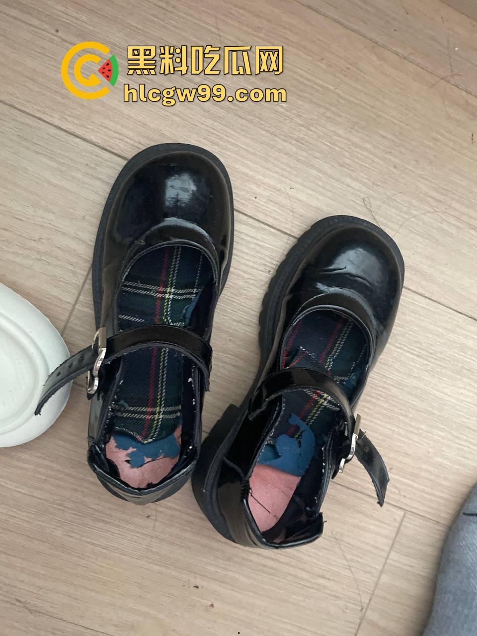 南京艺术学院23届骚母狗【孟青予】与男友交往一年却脚踏三船,微信撩遍全校,还勾搭校外五十岁老头!-13