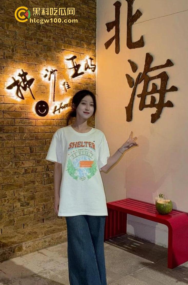 2025年度最快反差新人出炉，哈尔滨顶级颜值气质女神『侯悦然』啪啪视频流出，美乳粉穴精致脚丫看得人舍不得用力！-4