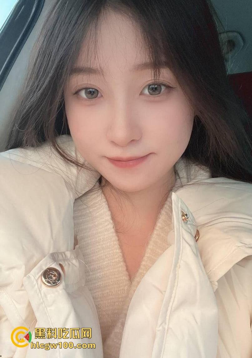 2025年度最快反差新人出炉，哈尔滨顶级颜值气质女神『侯悦然』啪啪视频流出，美乳粉穴精致脚丫看得人舍不得用力！-9