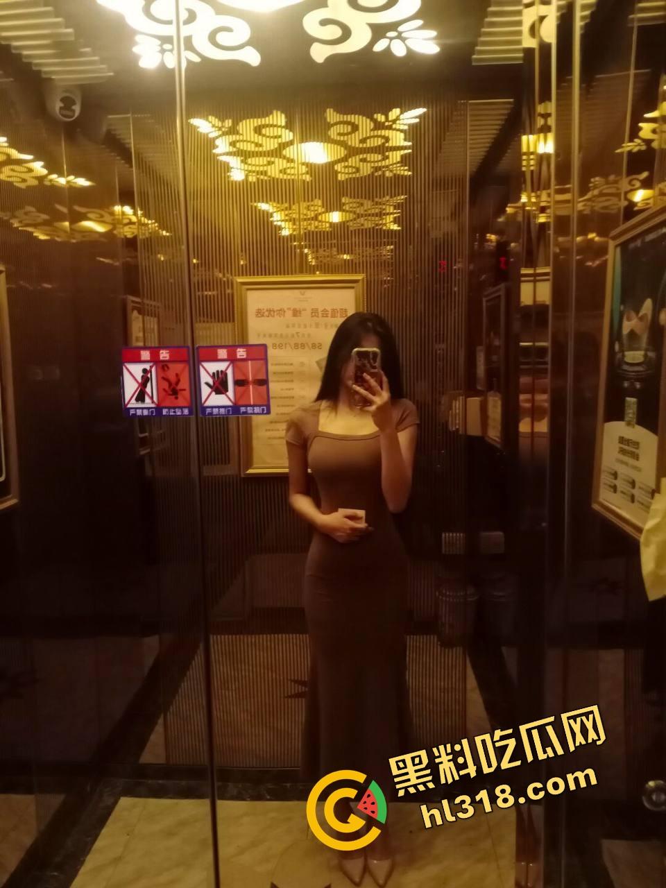 宁波万象城柜姐『赵媛幂』天生白虎馒头逼，极品小穴光蹭牛子就让人爽飞，大哥太多一月都约不到一次！-3