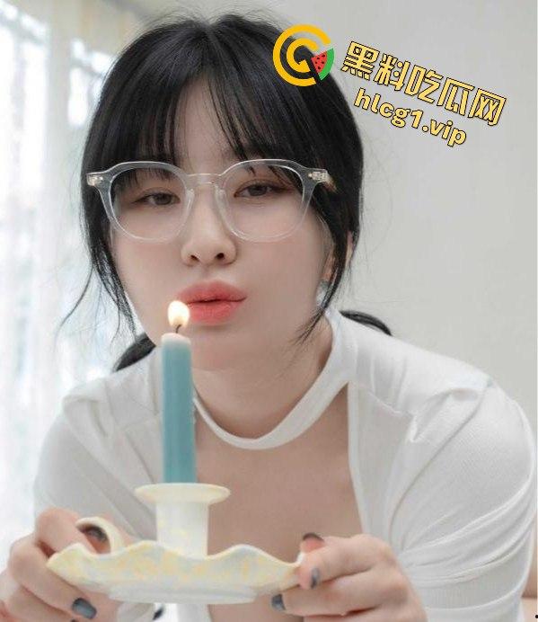 韩国巨乳模特『 Hyeon』楼梯口交视频流出！高冷美颜配极品身材！瘦高奶大性感尤物搔首弄姿尽显风情！-2