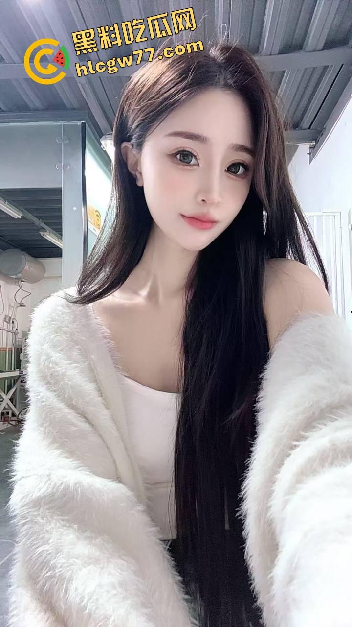 珠海绿帽老公带性瘾人妻 约三单男酒店玩4P 鸡巴都快吃不过来了 撅起肥臀被不停插!-4