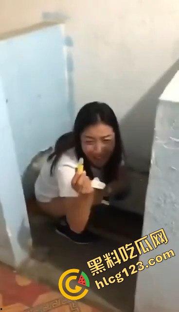 中国好闺蜜的秘密！偷拍厕所风波，私密视频引网友热议！-3