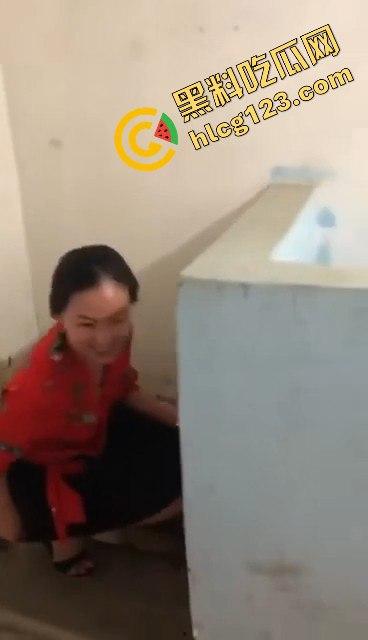 中国好闺蜜的秘密！偷拍厕所风波，私密视频引网友热议！-7