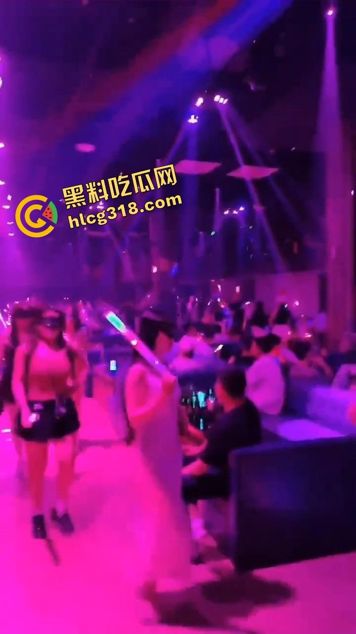 成都莎莎舞舞厅惊现毒逼传播链,一晚十几人上手,事后抽血查出问题,淫乱背后藏着毒液与绝症!-6