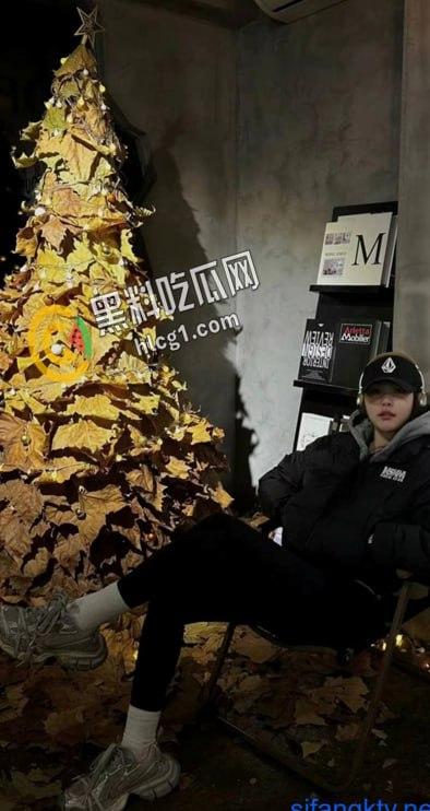 暑假的玩物！浙江外国语学院 大三学生 刘云 被富二代男友包养 开学就被甩 啪啪性爱泄密流出-1