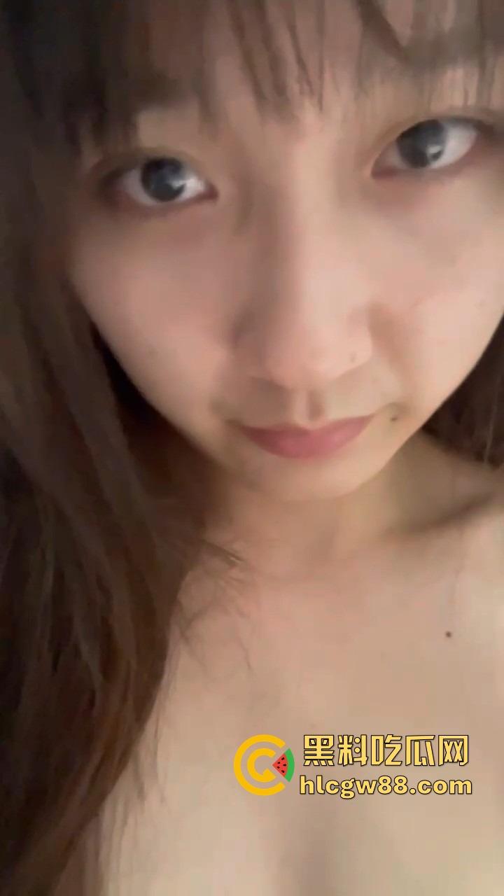 广东骚母狗【钱妮妮】两个娃的妈不守妇道，裸照发炮友视频被曝老公看到不离婚都不合适，约炮还得讲炮德啊！-16