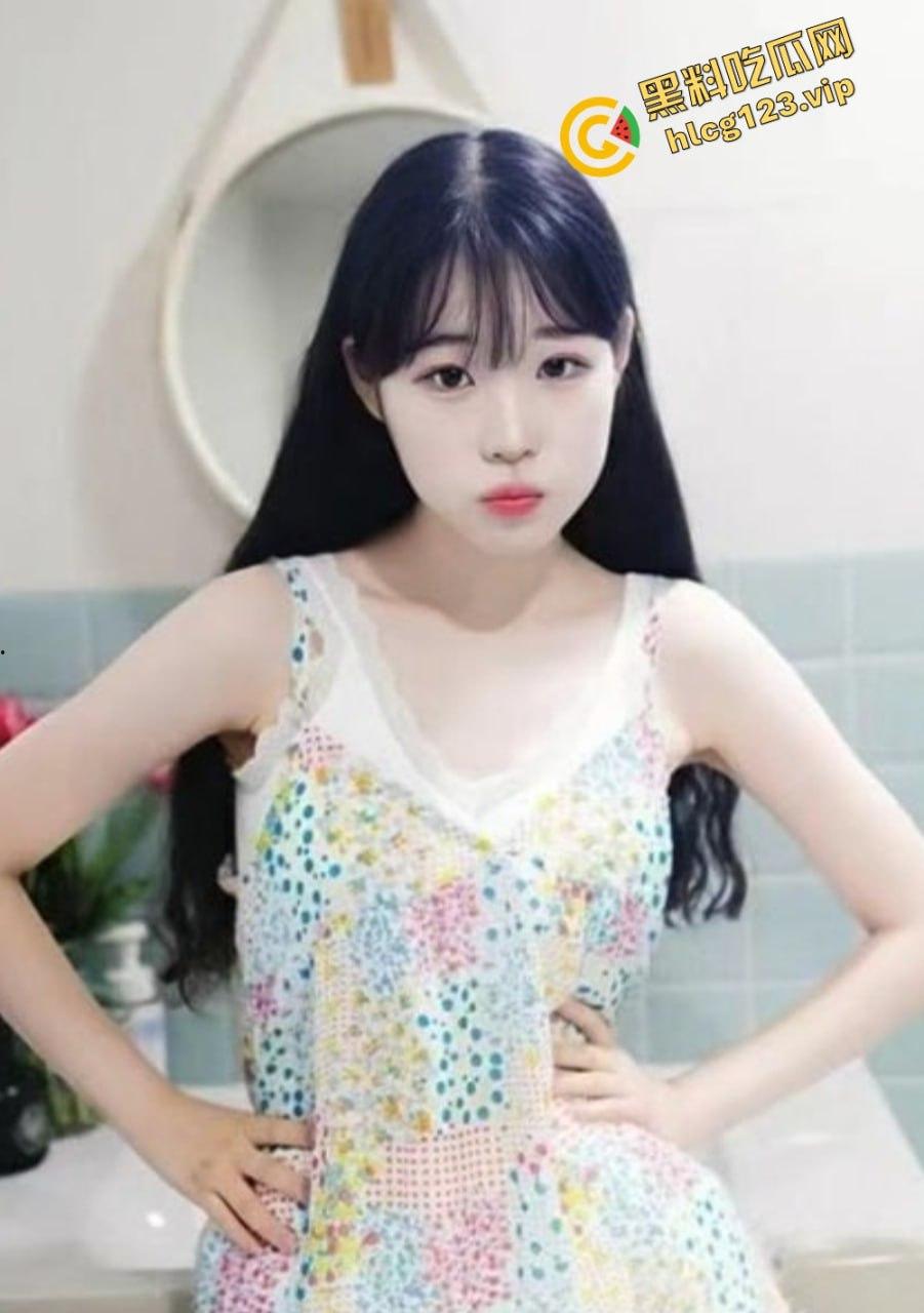 韩国甜美美女【朴泰恩】与教练3P激情流出！清纯外表下的骚气爆发，酒店疯狂摇摆淫叫不断！-3