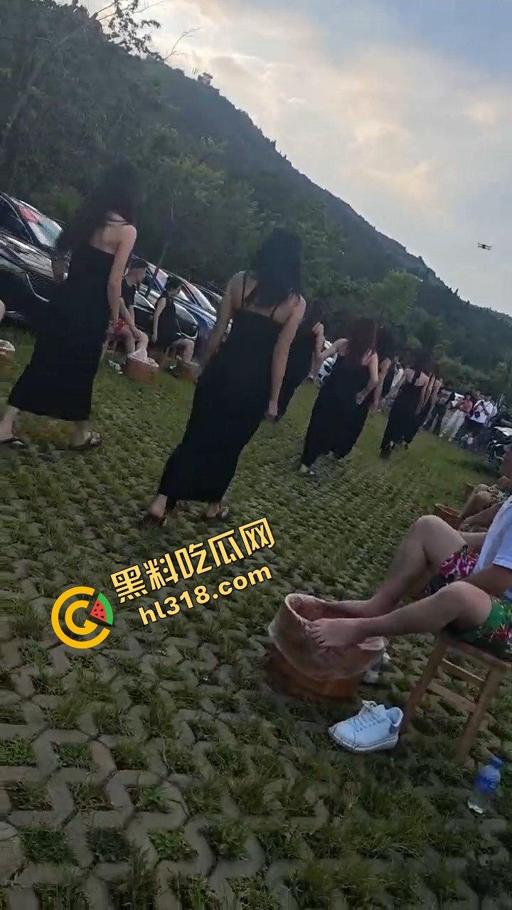 凯迪拉克聚会开到野外,把全会所女人都包了,足浴热舞酒水不断,真有你的凯之星!奢靡盛宴谁能比?-3