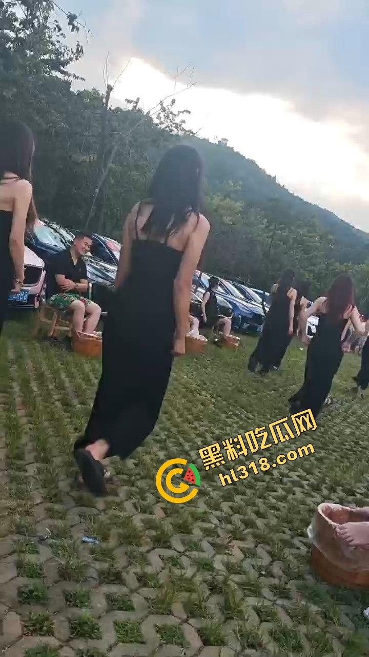 凯迪拉克聚会开到野外,把全会所女人都包了,足浴热舞酒水不断,真有你的凯之星!奢靡盛宴谁能比?-4