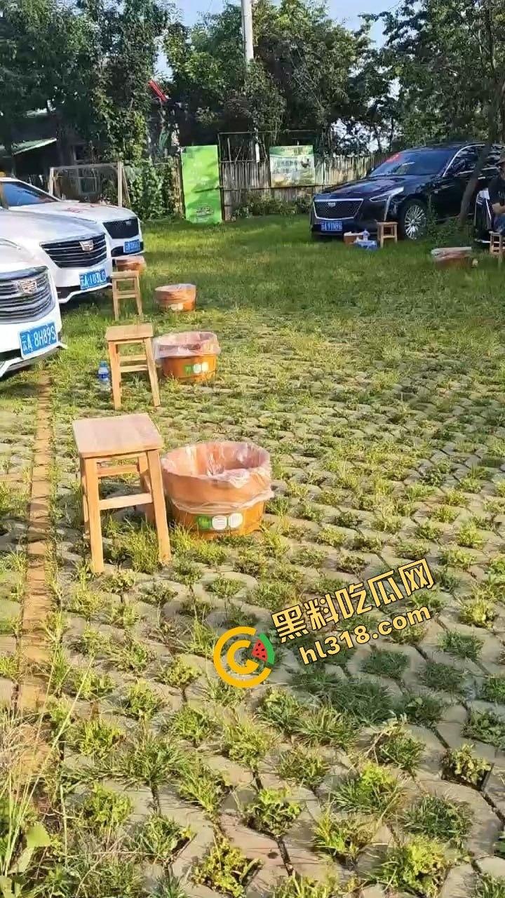 凯迪拉克聚会开到野外,把全会所女人都包了,足浴热舞酒水不断,真有你的凯之星!奢靡盛宴谁能比?-7