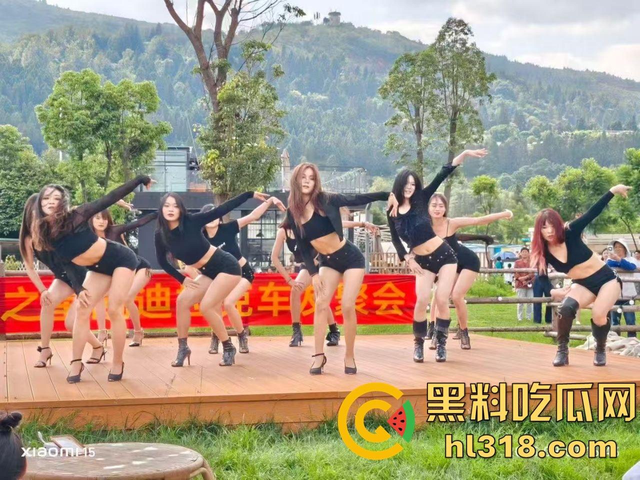 凯迪拉克聚会开到野外,把全会所女人都包了,足浴热舞酒水不断,真有你的凯之星!奢靡盛宴谁能比?-8