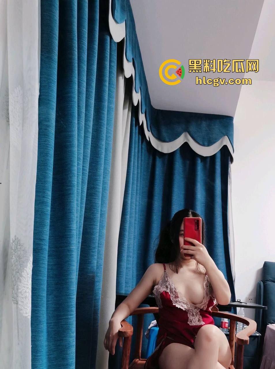 河南洛阳『雷巧燕』野外露出！巨乳大奶婚纱皮裤下的骚动，被调教抠逼露逼十足放荡！-26