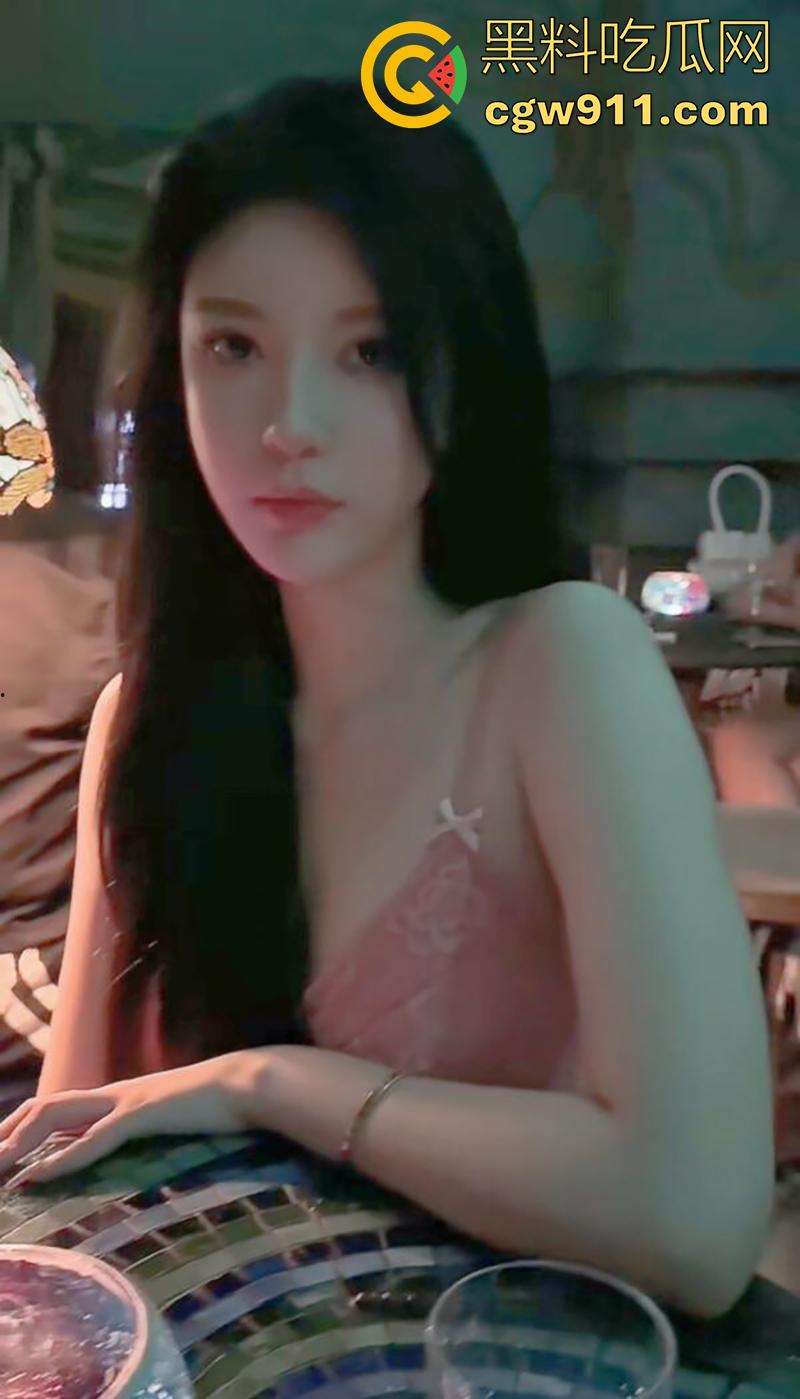 抖音13万粉网红【Wasasa】，逆天长腿尤物女神，流出两条与土豪秘密私约自拍短片，吃鸡技术超一流！-5