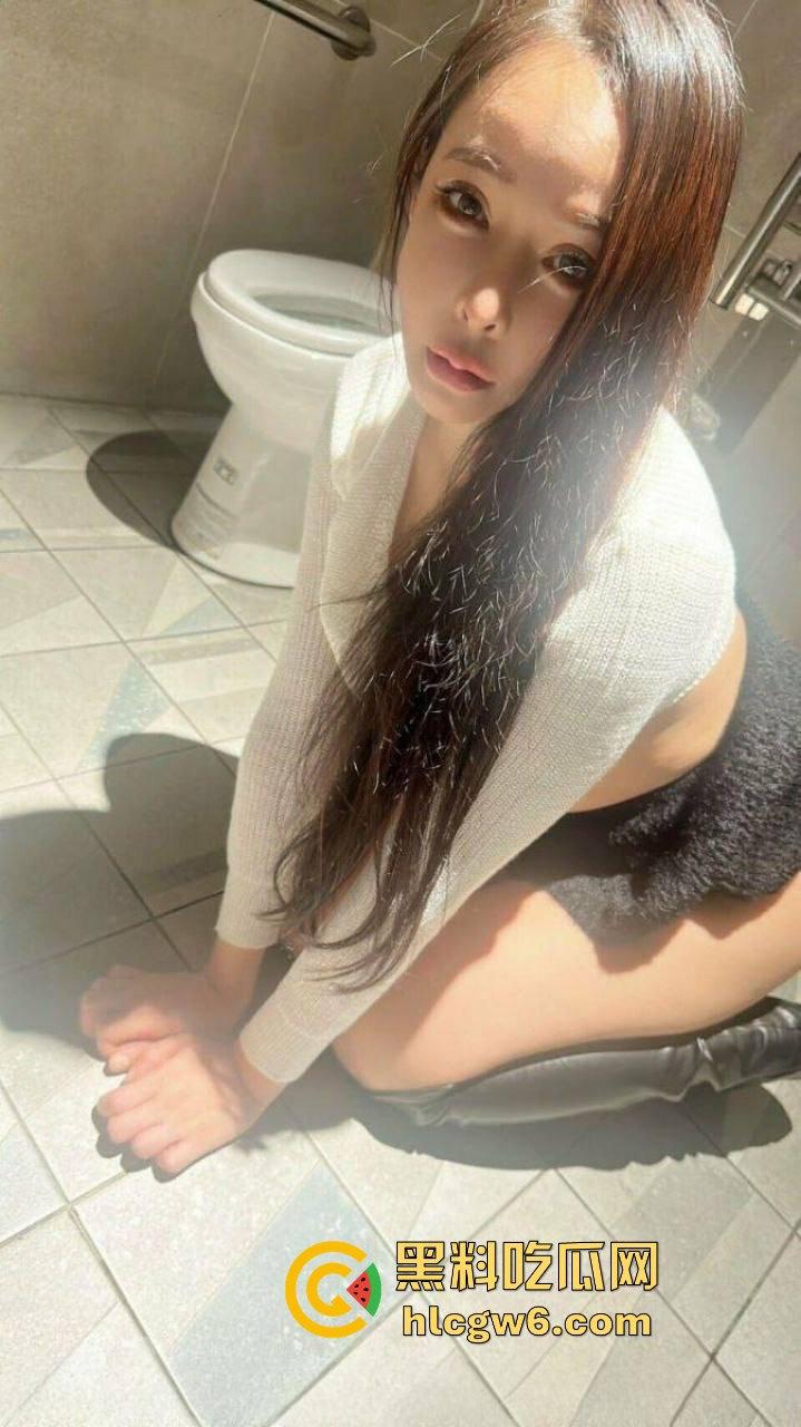 武汉巨乳尤物『 翁澄欣 』，穿露奶情趣内衣跪舔大鸡巴，巨乳晃出天花板 水多得一批 操到拔不出来都还想要！-3