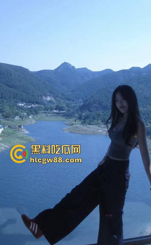 山东寿光顶级名媛【陈雅鑫】性爱视频疯传，富二代男友深夜疯狂输出，清纯女神竟被当成肉便器轮番爆操？-3