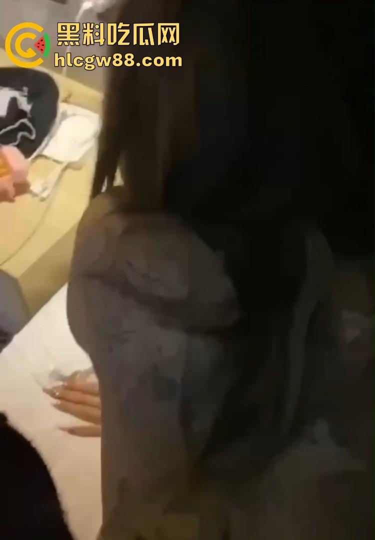 山东寿光顶级名媛【陈雅鑫】性爱视频疯传，富二代男友深夜疯狂输出，清纯女神竟被当成肉便器轮番爆操？-9