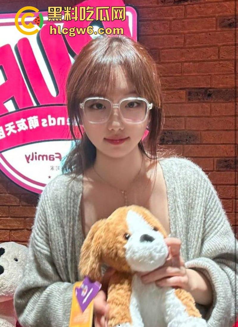 CSGO职业选手【宙斯Zeus】玩疯了，上海约炮大连工业大学黄婷后，转战东南亚开淫趴，女粉丝被当狗溜！-13