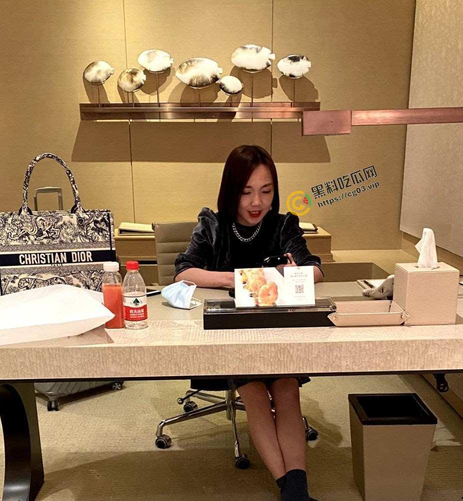 上海商学院哲学老师张玥媛私密视频被曝光 国产版课下辅导学生师生剧-3