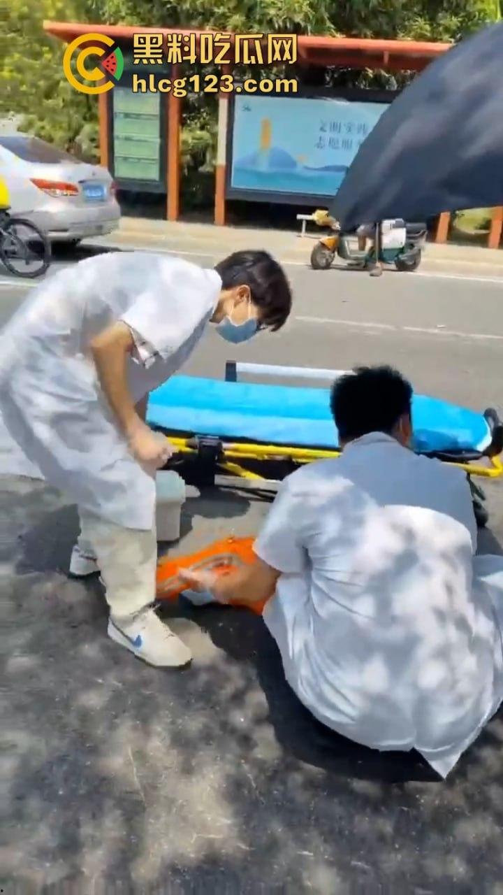 广东清远一男孩骑自行车横穿马路时被撞飞 未成年别在骑车上路了行吗？-6