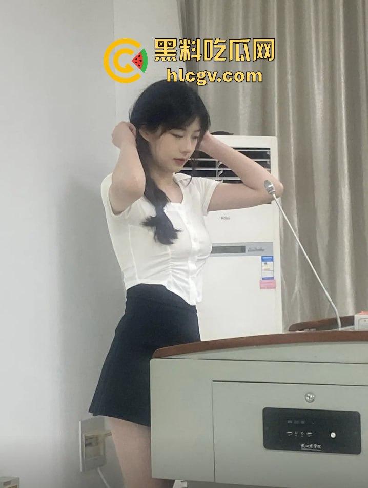 抖音48万粉丝女网红『呼小叫』成电子飞机杯?直播天天等火箭等不到,粉丝来捣一管射完就走!-19