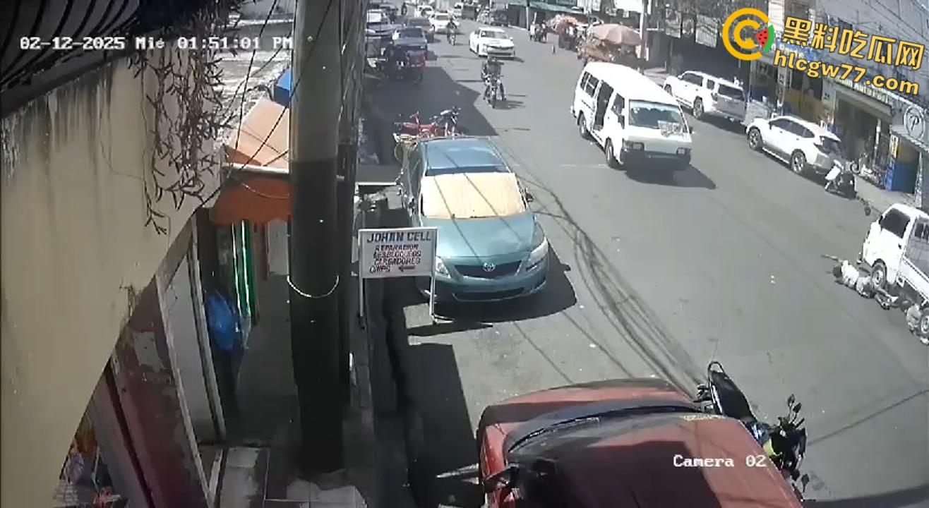 多米尼加摩托车街头狂飙不慎滑倒 货车碾压血肉横飞 挑战死神代价血腥!-4