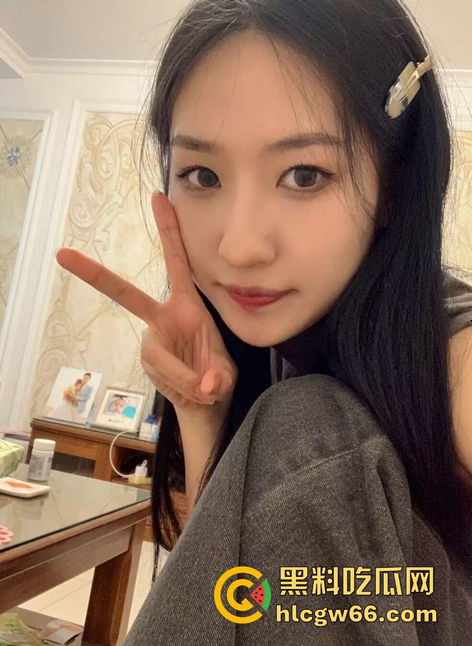 南京财经贸校花『温妮』酒店被金主爆操，骚穴黑森林湿到炸裂，金主射得停不下来！-1