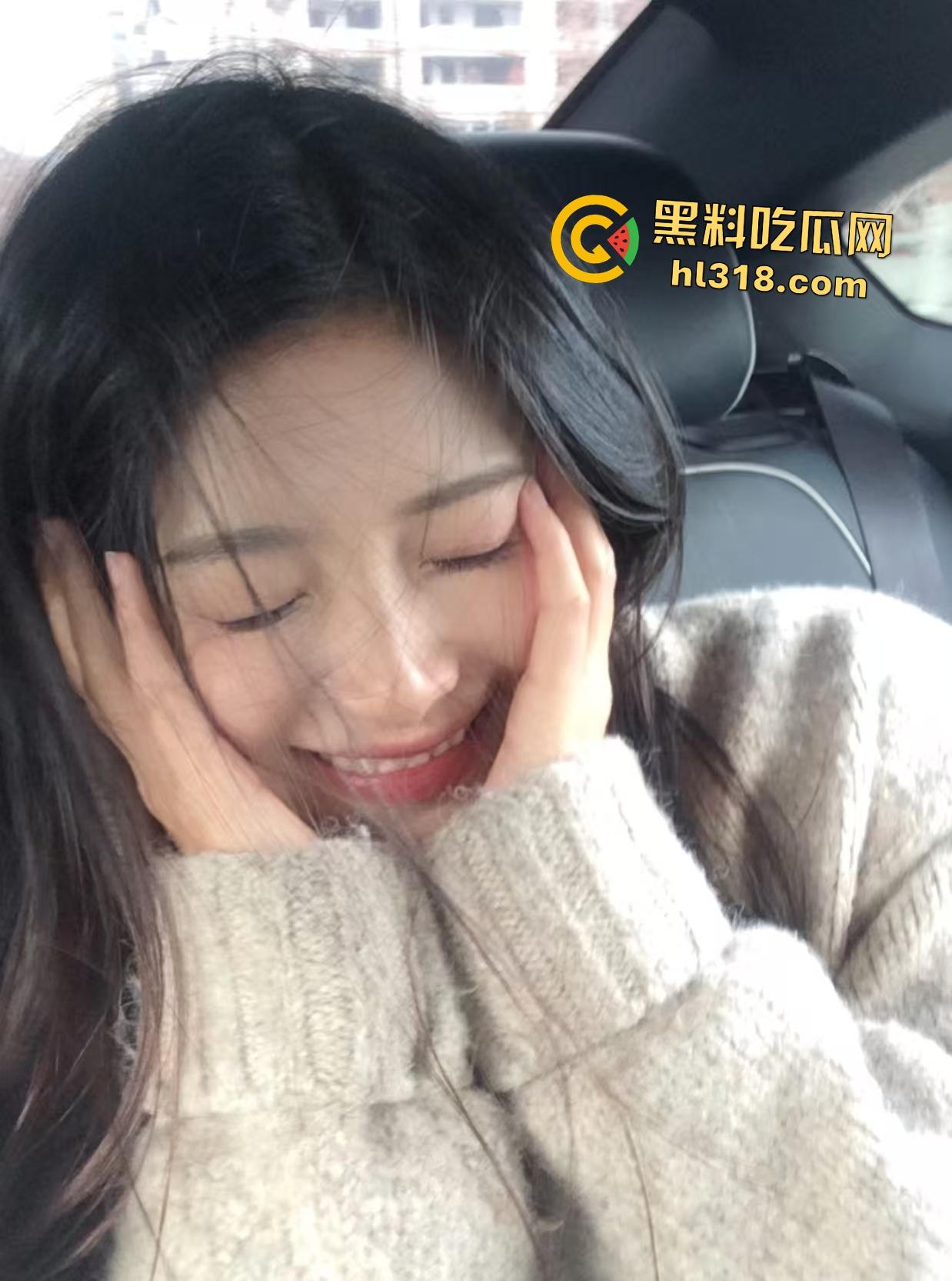 女友当面损男友背后变舔狗！在酒吧却是一个好女孩围着大哥转，胸罩被摘屁股当鼓敲！-1