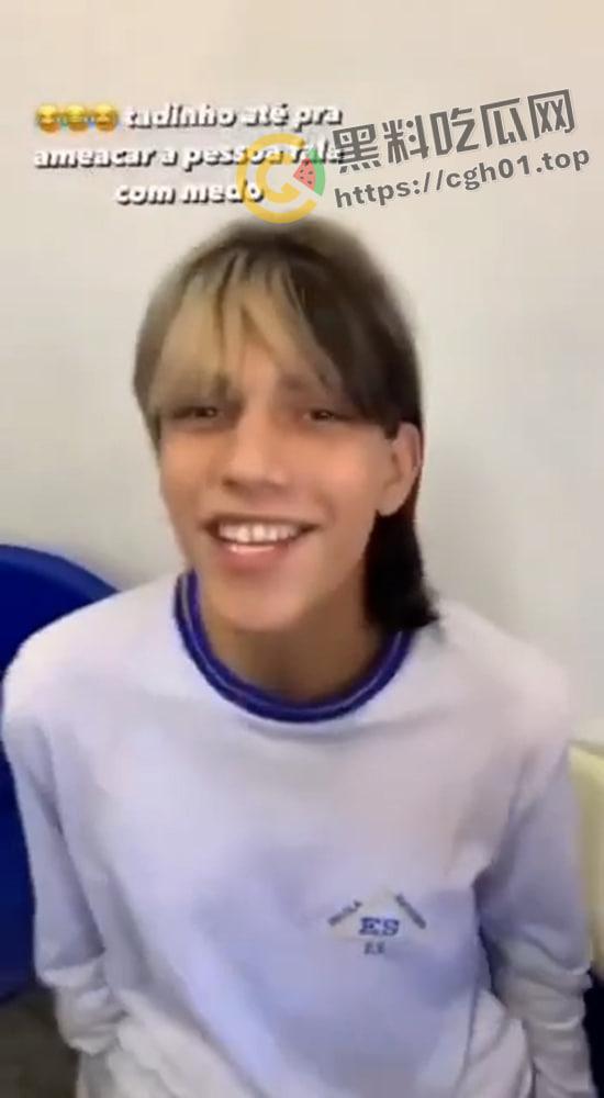 外网疯传！美国网红男娘被霸凌 带枪枪毙霸凌者 果然自由美利坚 枪战每一天-2