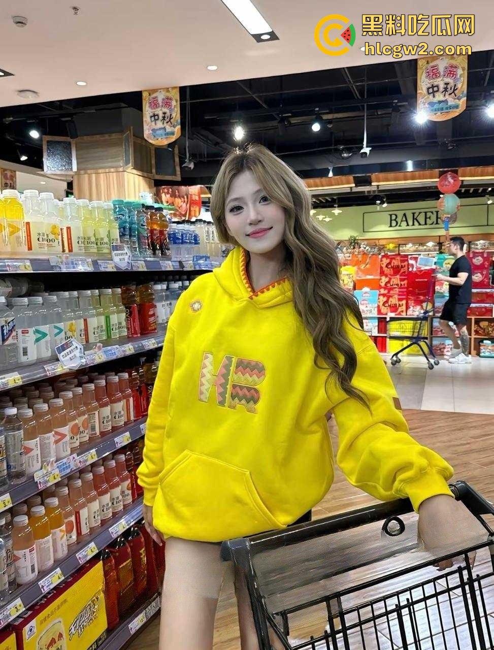 郑州00后【黄絮如】裸聊视频被渣男泄露，骚到舔自己淫水，这下彻底火了！-3