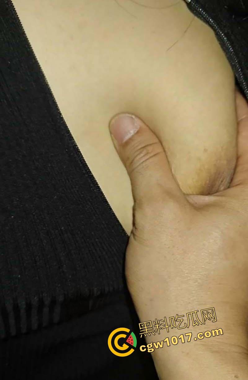 排卵期大姨子饥渴难耐，主动真空换装勾引，后妈裙瑜伽裤性感诱惑，微胖巨乳惨遭无情爆操内射！-6