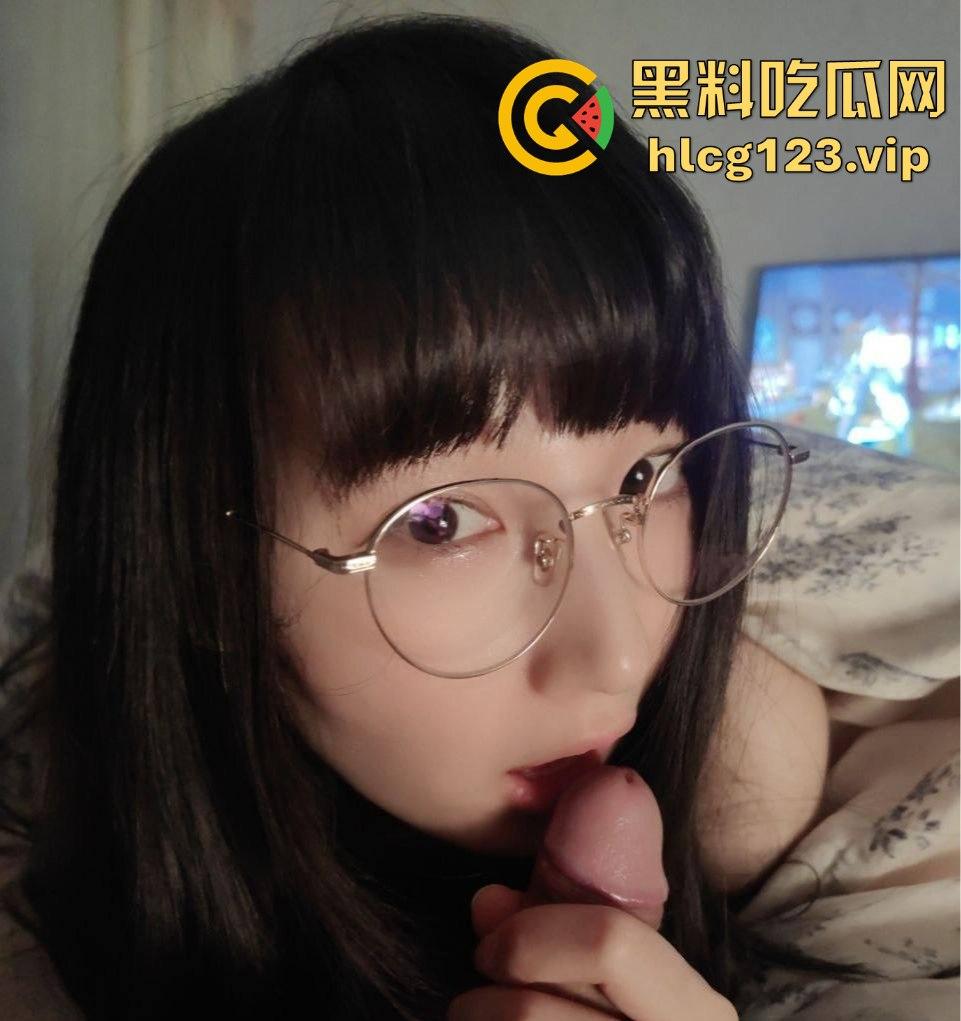 浙江舞蹈系『刘星星』女神情趣内衣骚货，柔韧性满分啪啪姿势随便玩，嗦鸡巴超认真！-8